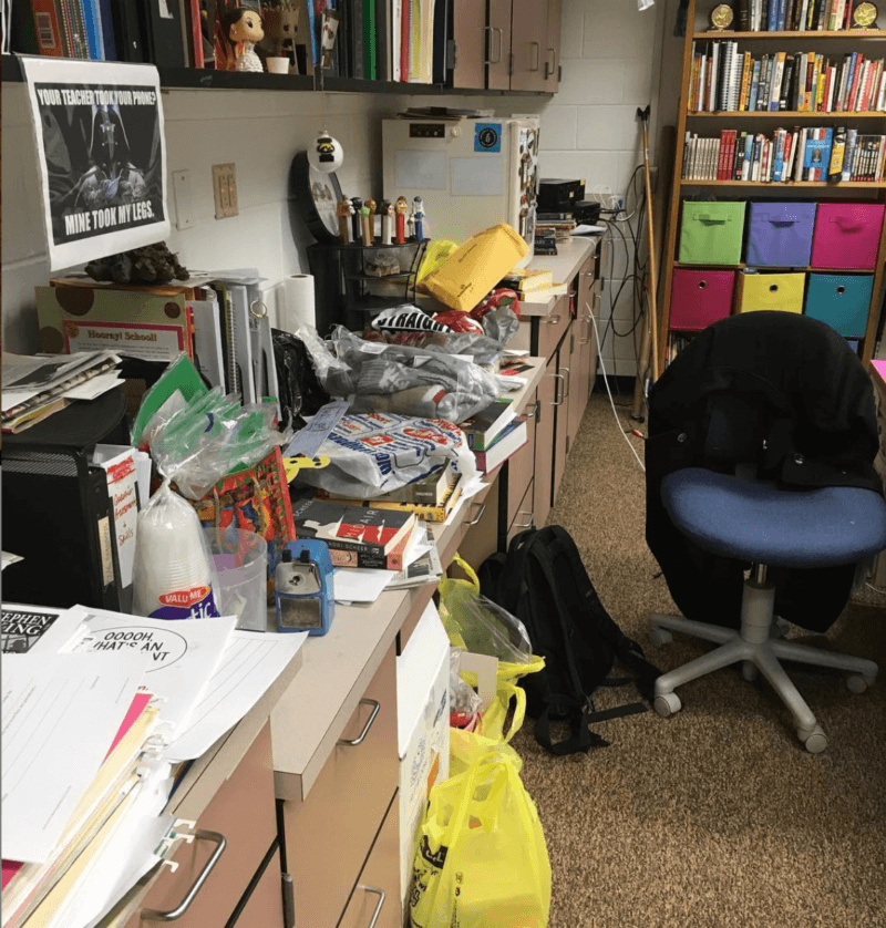 How to hide the clutter on a messy teacher desk! #TeacherDesk #ClassroomOrganization