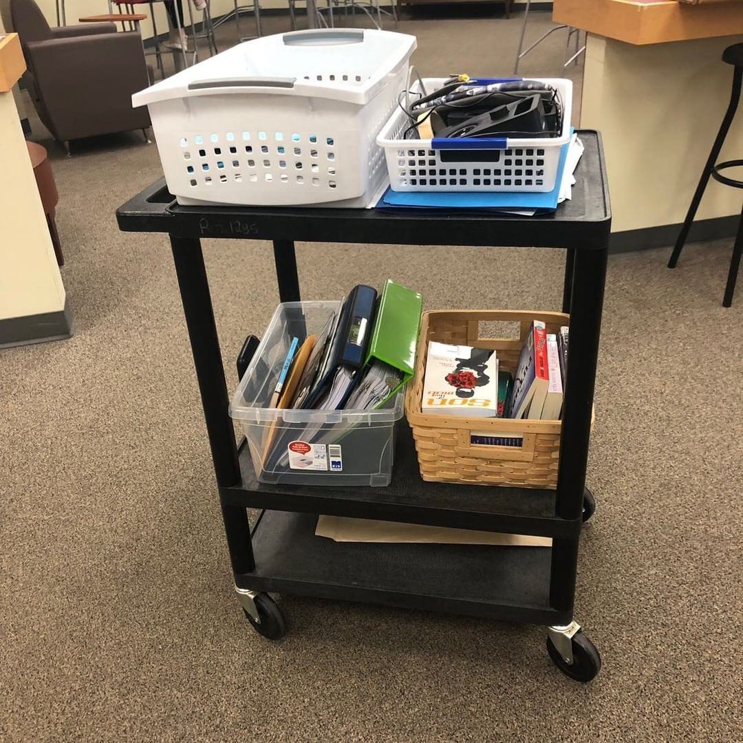 Are you a traveling teacher? Here are some tips for getting organized when you don't have a space to call your own. #ClassroomSetup #TeacherOrganization